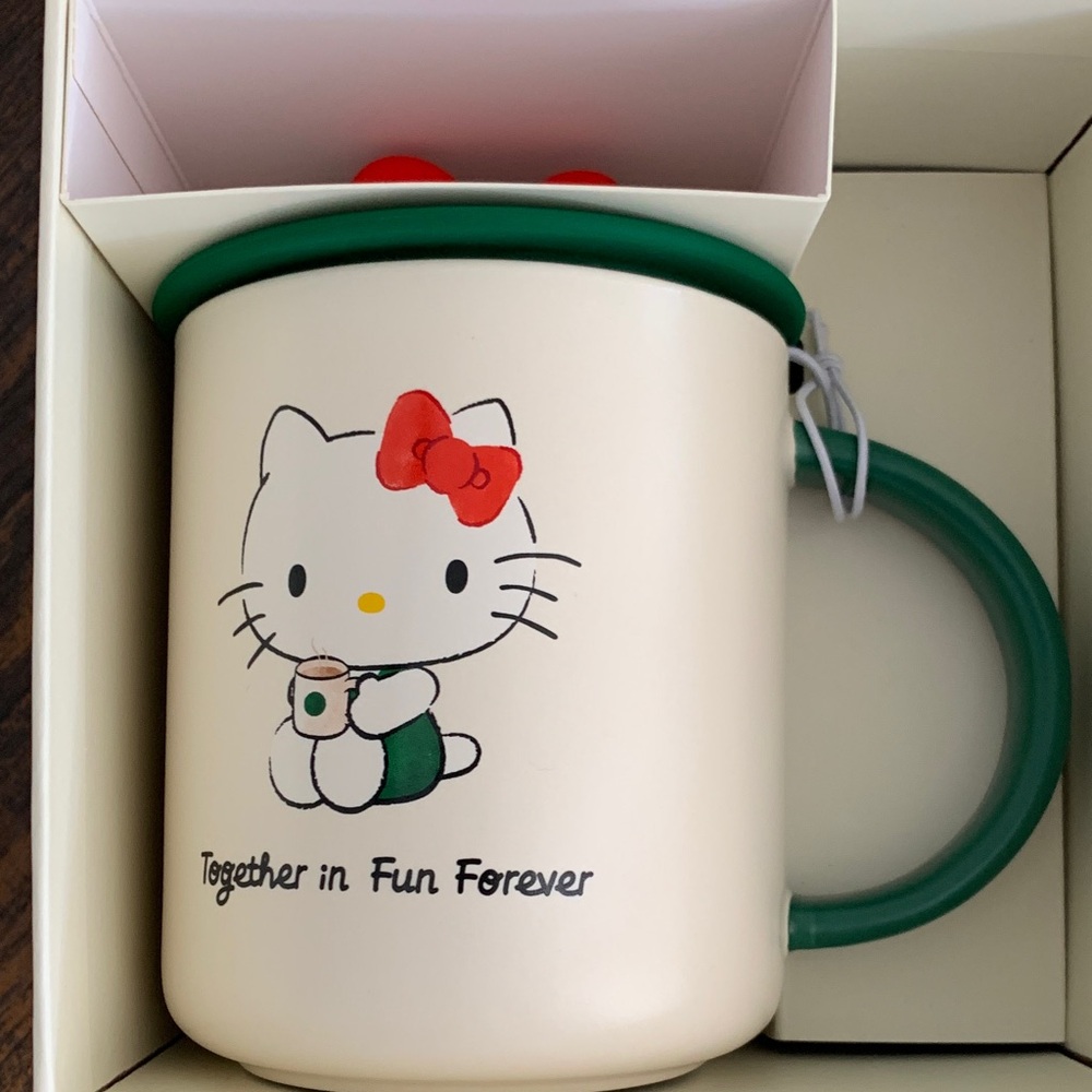 Starbucks Cream Box with Hello Kitty Design - Picture 2 of 5